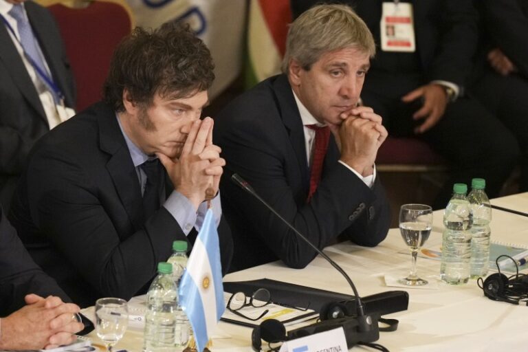 Sin señales de Washington, ahora Milei quiere negociar el acuerdo con EEUU dentro del Mercosur