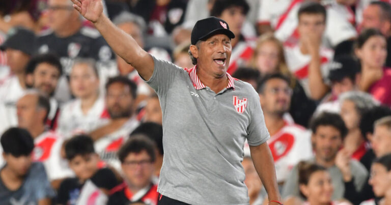 Pedro Troglio dejó de ser el director técnico de Instituto de Córdoba