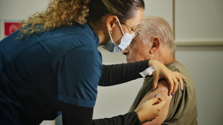Comenzó la vacunación antigripal en más de 85 hospitales y centros de salud de la Ciudad