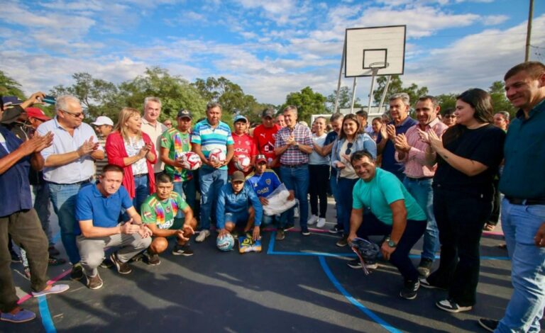 Miraflores: el gobernador Zdero inauguró un nuevo playón deportivo para el Club Qom