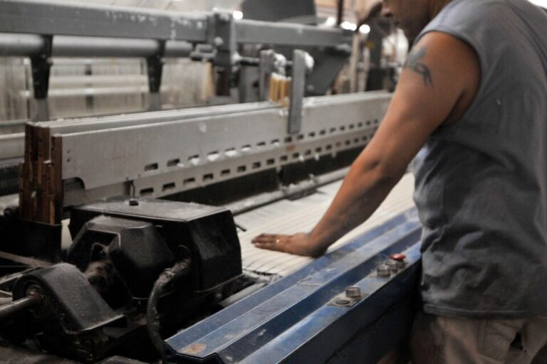 La industria sigue planchada