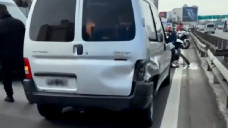 Choque múltiple en la Autopista 25 de Mayo involucró a ocho vehículos: hay heridos