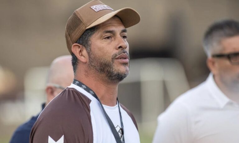 Quién fue el famoso que le pronosticó a los DT de Platense que iban a salir campeones