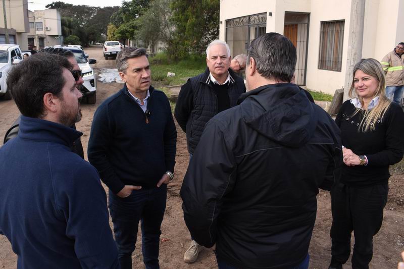 1469799-zdero-constato-el-avance-de-obras-de-pavimentacion-en-villa-altabe
