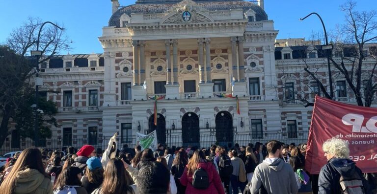 La Resolución 2109/2025. Un nuevo golpe al sistema de residencias y la salud pública en Argentina