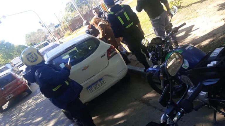 Conductora ebria protagonizó un choque y se negó al test de alcoholemia: fue detenida