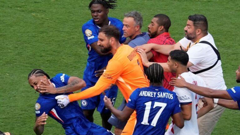Polémico: el manotazo de Luis Enrique a Joao Pedro tras perder la final del Mundial de Clubes