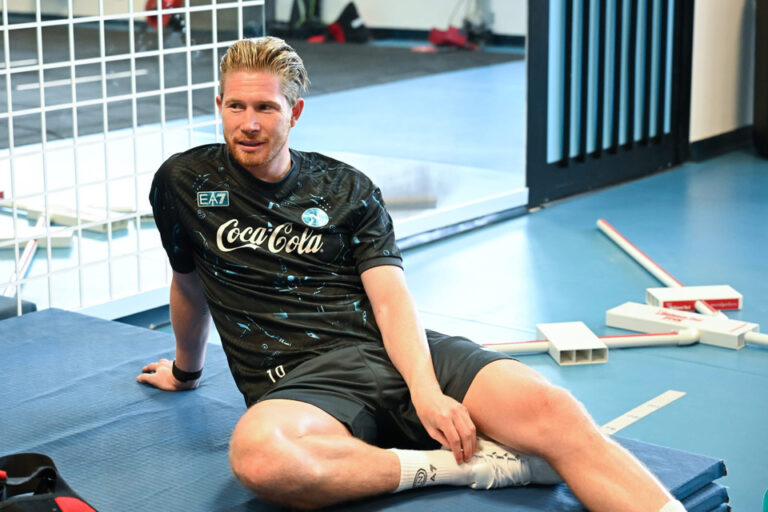 De Bruyne se puso la «10» del Napoli y el club tuvo que aclarar la situación en las redes