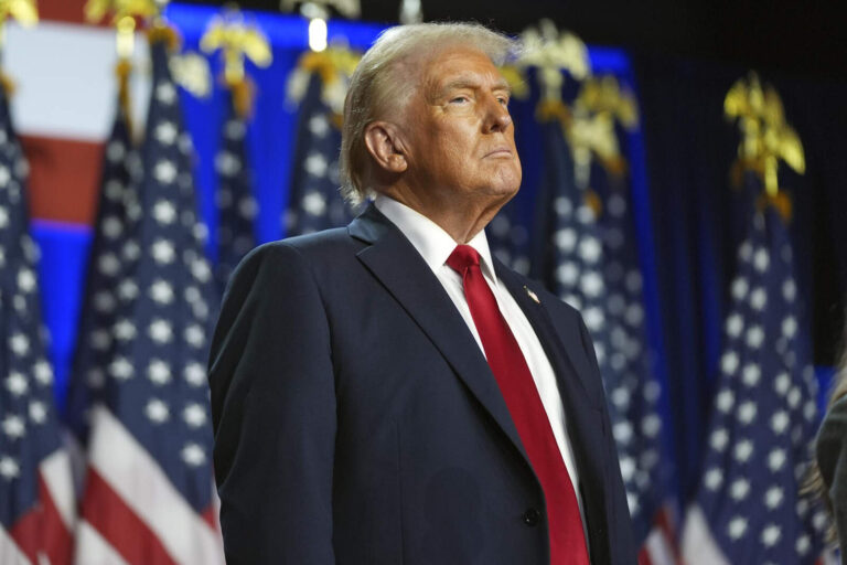 Trump demanda oficialmente a Rupert Murdoch y persigue una enorme compensación