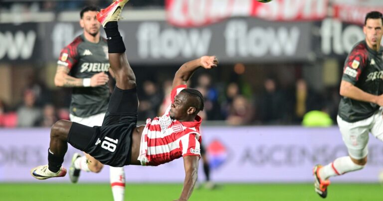 Video: la chilena espectacular de Cetré en el gol de Estudiantes