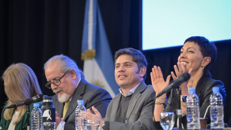 Axel Kicillof y Mayra Mendoza, juntos en un acto en Quilmes: «No se trata de buscar el progreso individual, sino colectivo»