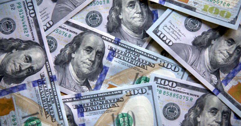 Por los anuncios del Gobierno, el dólar bajó $ 15 en los bancos pero la tasa volvió a «volar»