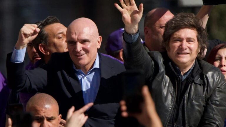 «Corriste»: memes y reacciones a la fuga de Javier Milei, su hermana Karina y José Luis Espert en Lomas de Zamora