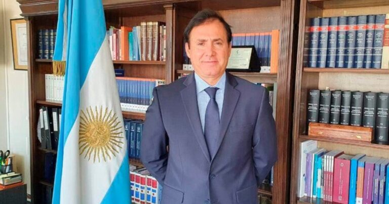 Colegios de abogados criticaron al juez que prohibió difundir los audios de Karina Milei