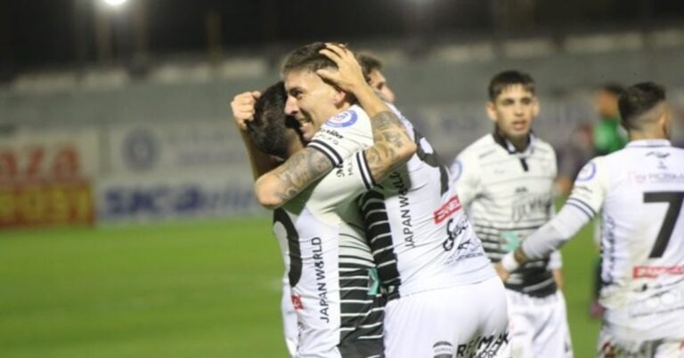 Estudiantes le ganó a Chicago y se afianzó en zona de Reducido