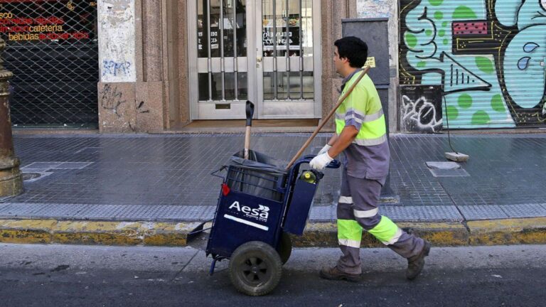 Cuánto gana un barrendero en la Ciudad de Buenos Aires