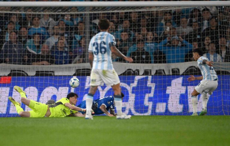 Racing le ganó a Vélez otra vez y se clasificó a las semifinales de la Copa Libertadores