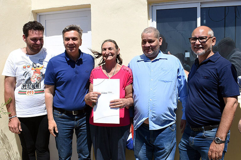 El gobernador Zdero entregó viviendas recuperadas del ex IAFEP en Costa Iné