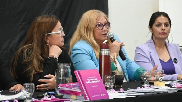 Delgado acompañó el lanzamiento del curso Acompañantes Comunitarias contra las Violencias