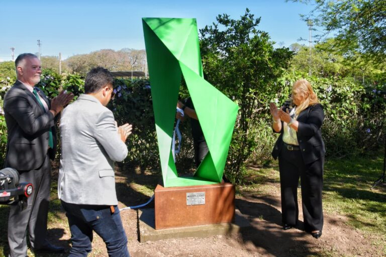 La Legislatura participó del emplazamiento de Multiplicidad del escultor Alejandro Mardones Guillén