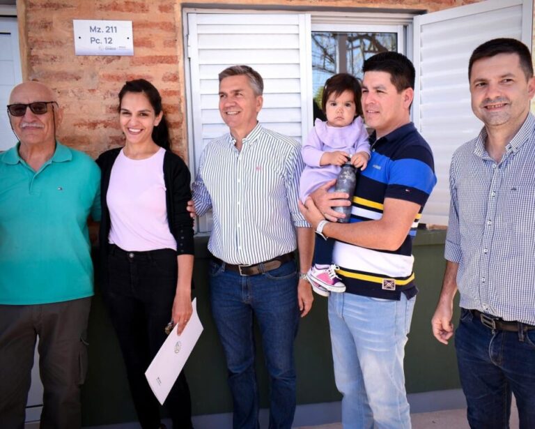 Plan provincial 200 viviendas Ñachec- primera etapa: familias de Sáenz Peña ya tienen su casa propia