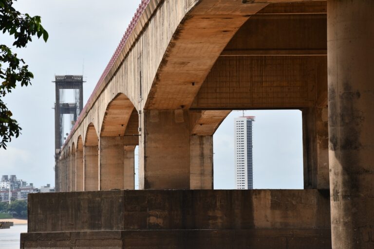 Puente Chaco-Corrientes: estructuralmente perfecto, saturación real