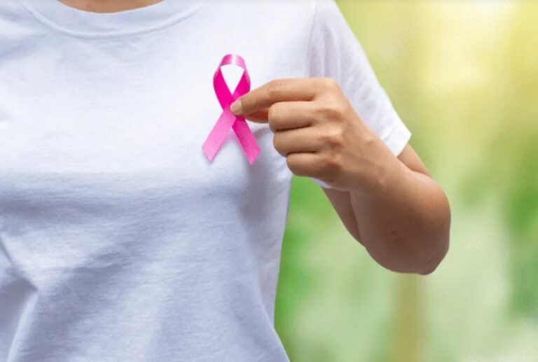 Solo 4 de cada 10 mujeres en Argentina tiene información suficiente sobre cómo cuidar su salud mamaria