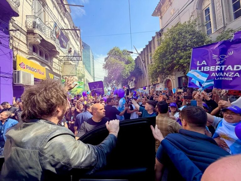 Javier Milei aludió a Cristina Kirchner y desató el grito de «tobillera» en Santiago del Estero
