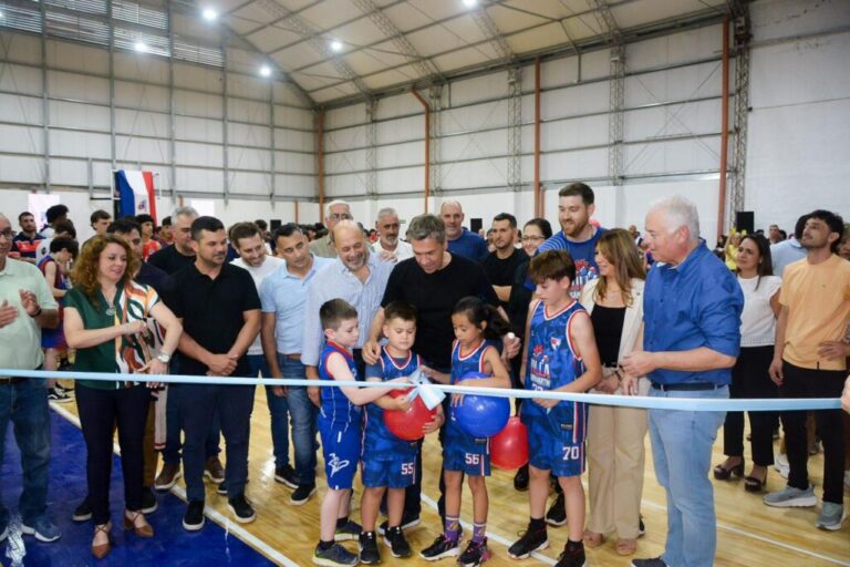 Zdero inauguró las obras de refacción y ampliación del club Villa San Martín