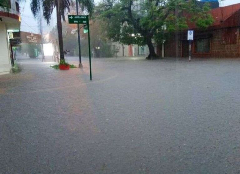 Las lluvias continuarán durante toda la semana y crece la preocupación en los barrios