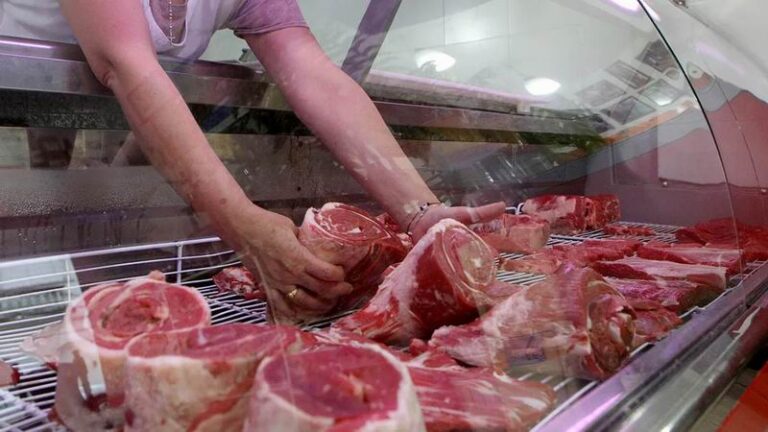 La carne lideró la suba de alimentos y reconfigura el consumo en las fiestas