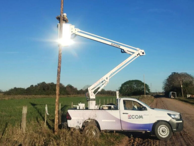 Ecom Chaco repara un tendido de fibra óptica en El Impenetrable y culpa a la gestión anterior