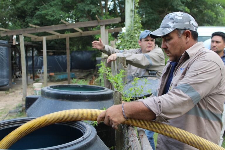 En el San Pedro Pescador y Antequeras el agua llega en camiones