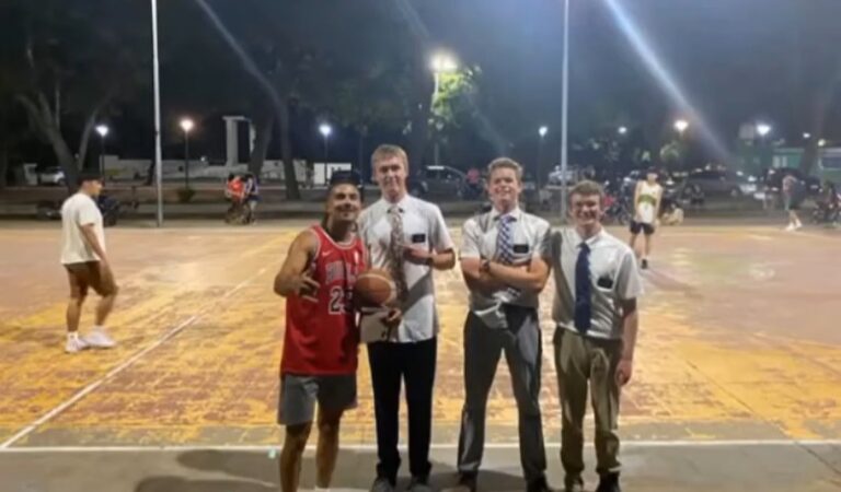 Mormones se sumaron a un básquet callejero en el parque 2 de Febrero y la rompieron!
