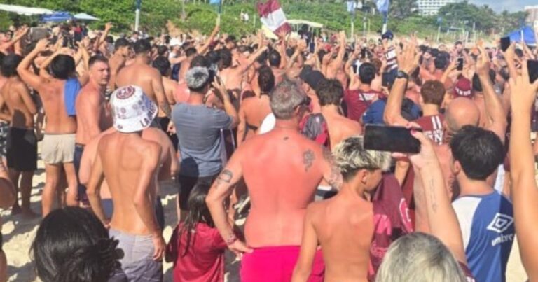 Banderazo y comunicado anti racismo de Lanús en la previa de la Recopa con Flamengo
