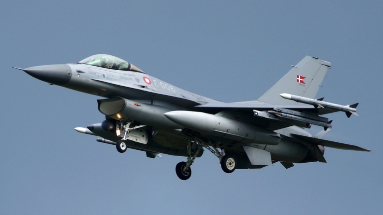 Avanza el programa de F-16 y apuran la revisión de las tareas de contrainteligencia militar