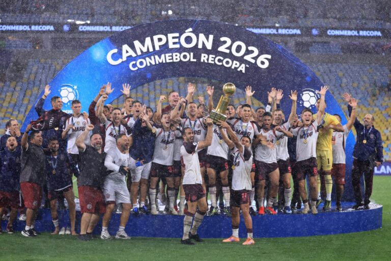 Lanús le ganó a Flamengo en una final inolvidable bajo la lluvia y es el campeón de la Recopa Sudamericana